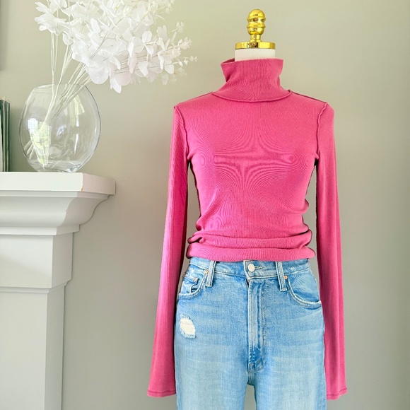 Free People Slim Ribbed Turtleneck in Berry, Sz M - Picture 1 of 8
